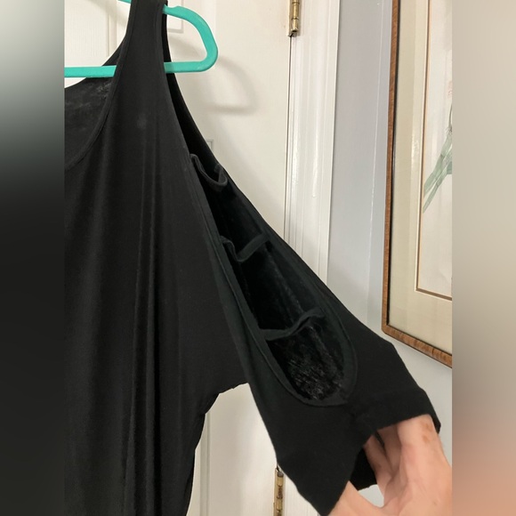 Women’s Black Cold Shoulder Top Size XL. Stretch very attractive unique design - Picture 6 of 16